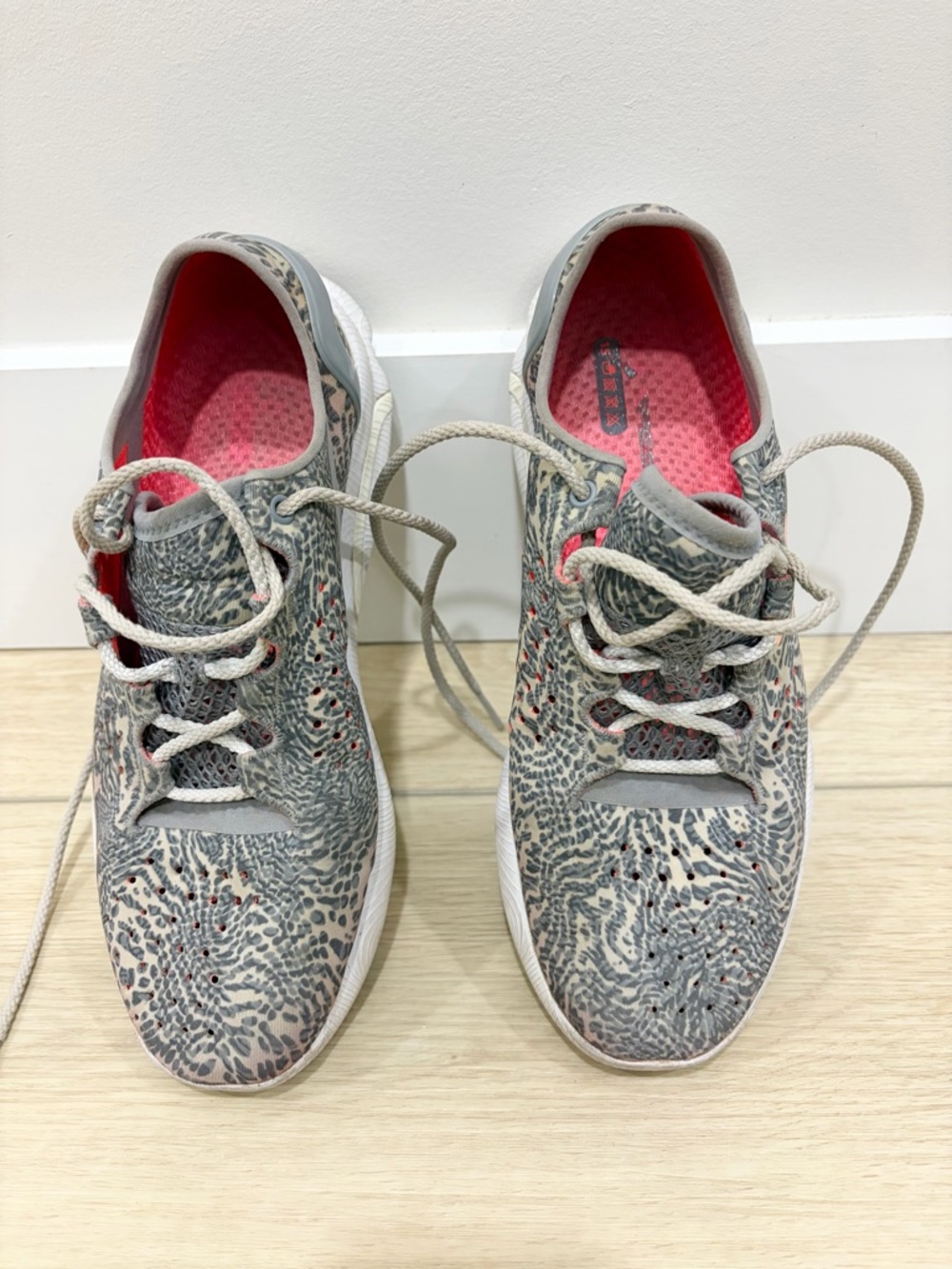 Under Armour Women's Gray Coral Animal Print Running Sneaker Lace Up Low Top - Picture 2 of 6